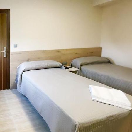 Hostal Restaurante Cuatro Caminos Cubillos del Sil Eksteriør bilde