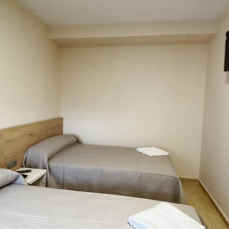 Hostal Restaurante Cuatro Caminos Cubillos del Sil Eksteriør bilde