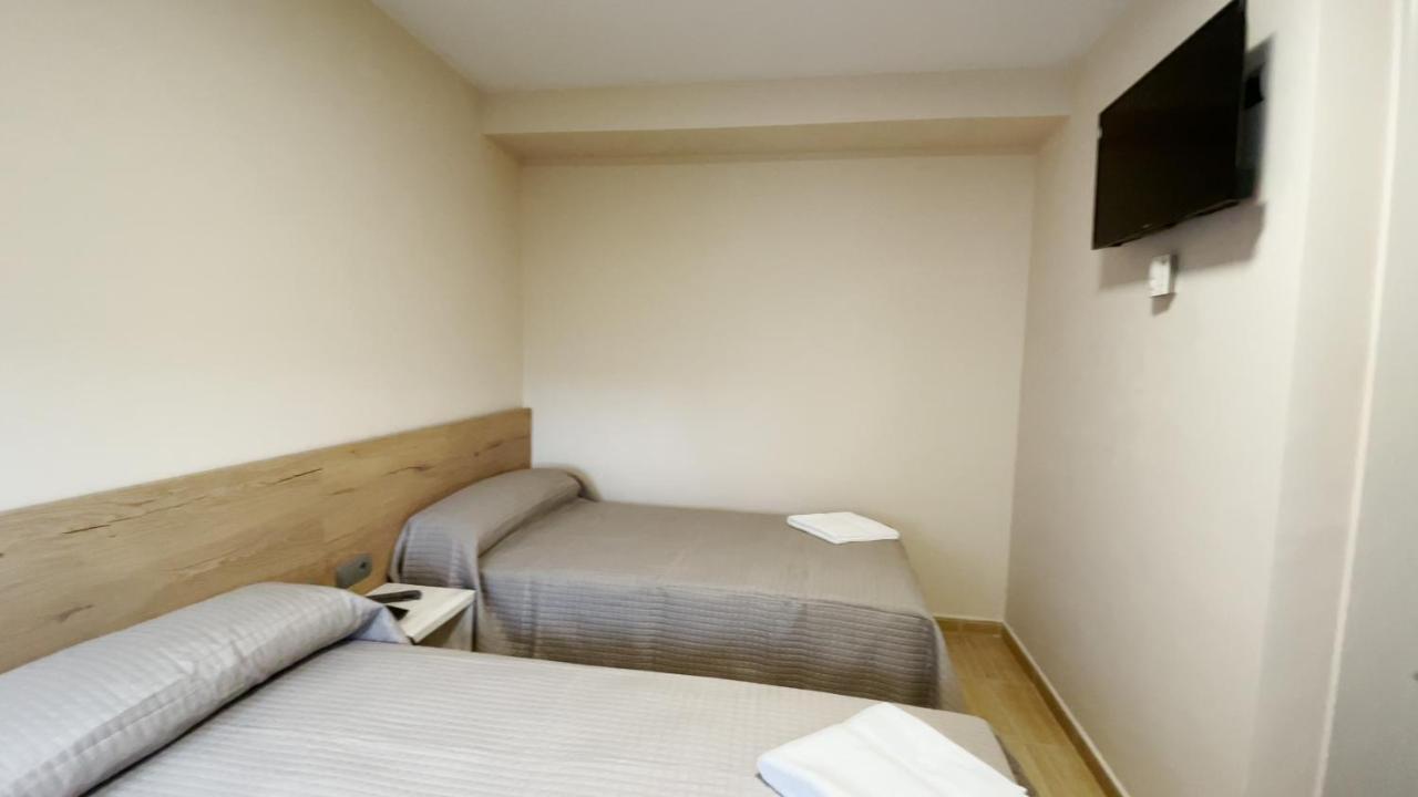Hostal Restaurante Cuatro Caminos Cubillos del Sil Eksteriør bilde