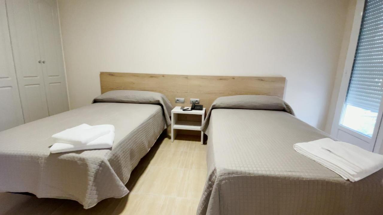 Hostal Restaurante Cuatro Caminos Cubillos del Sil Eksteriør bilde