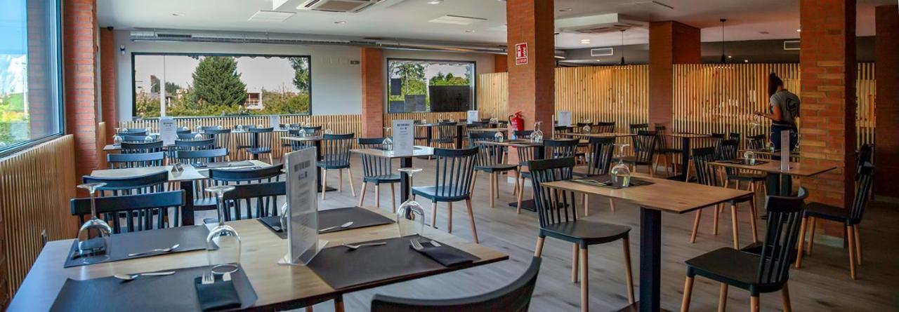Hostal Restaurante Cuatro Caminos Cubillos del Sil Eksteriør bilde