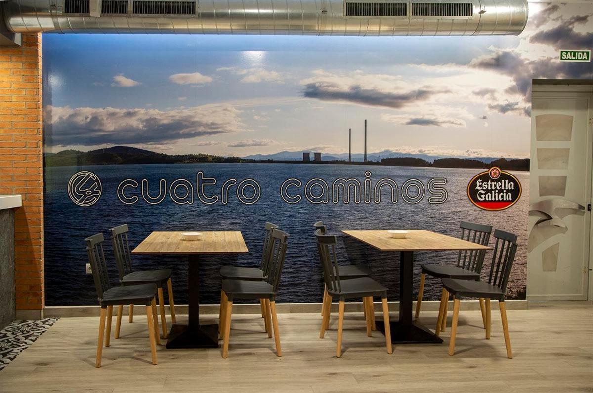 Hostal Restaurante Cuatro Caminos Cubillos del Sil Eksteriør bilde