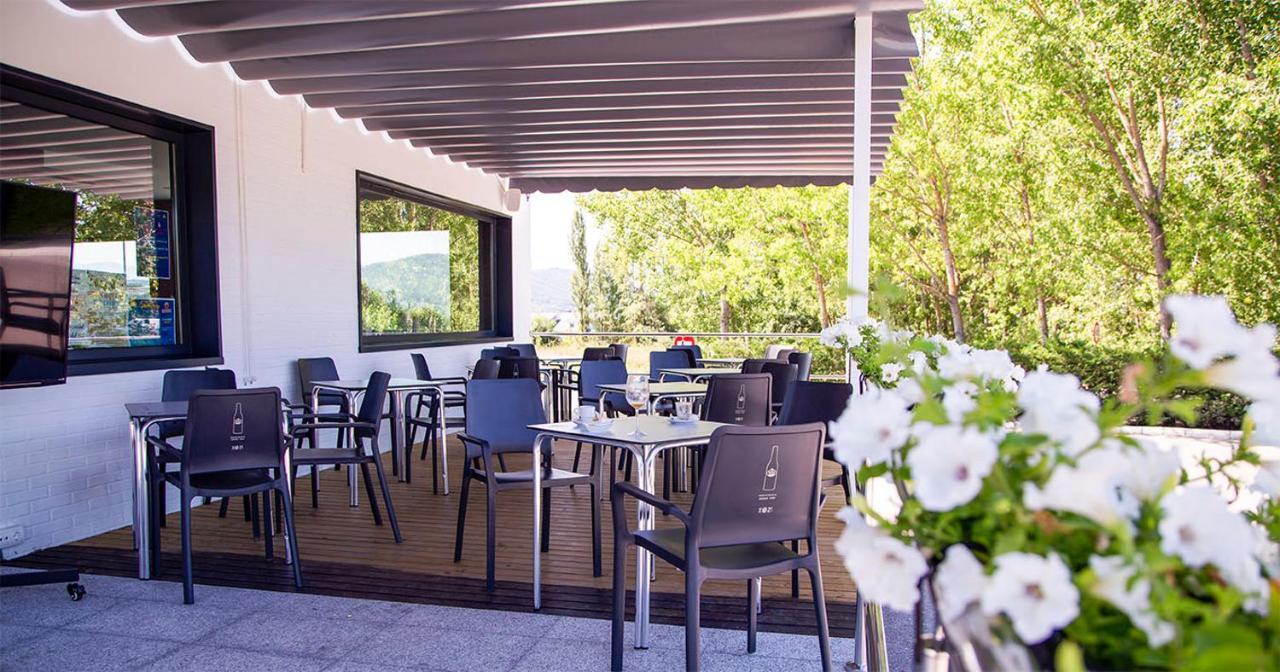 Hostal Restaurante Cuatro Caminos Cubillos del Sil Eksteriør bilde